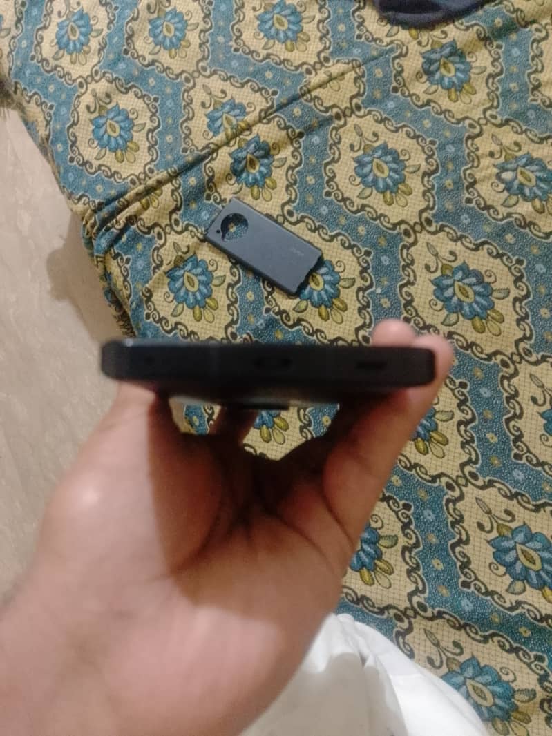 Sharp Aquos Crystal 4