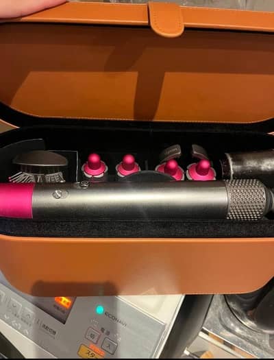 DYSON AIR WRAP ORIGNAL with attachment