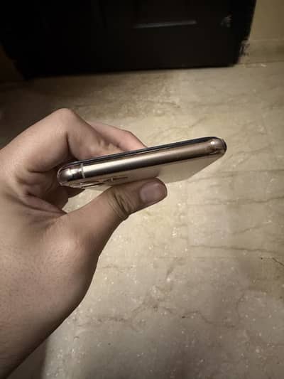 I phone 11 pro Max factory unlock 256 GB Golden colour