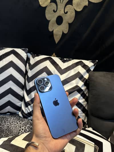 iphone 15 pro max jv with box 10/10 condition