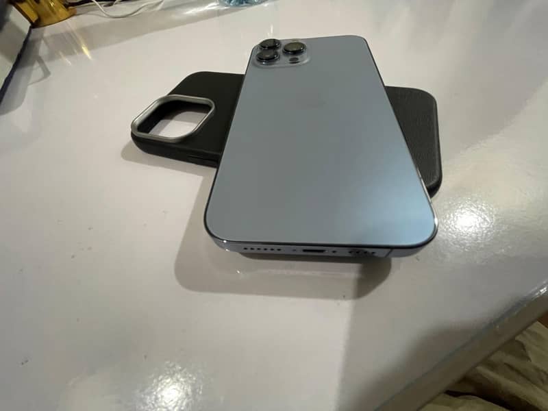 Iphone 13 pro Max 4
