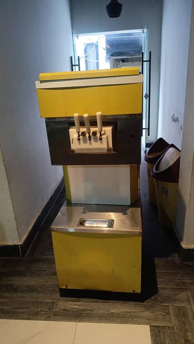 Ice Cream Machine Urgent For Sale 03060670984