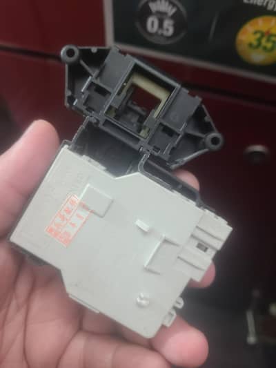 Door lock switch automatic washing machine