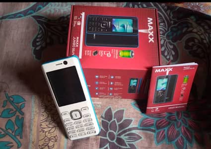 MAXX JUMBO SELFIE. 2.4 Screen. 3000Mah Batery. BiG Torch Speaker.