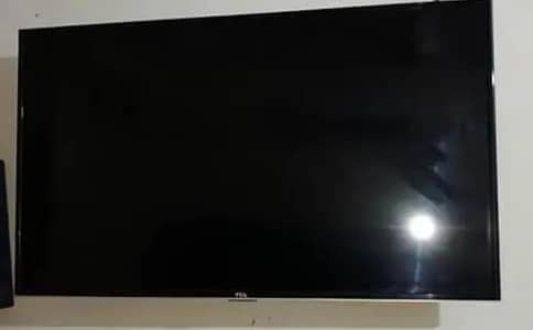 TCL 40 inchs LED. (read discretion)