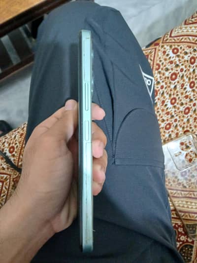 Vivo Y22 (4/64GB) – 10/10 Condition – Full Box