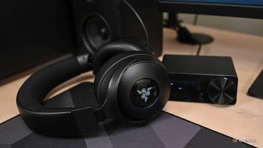 Razer kraken v4 pro RGB wireless gaming OLED display headphones