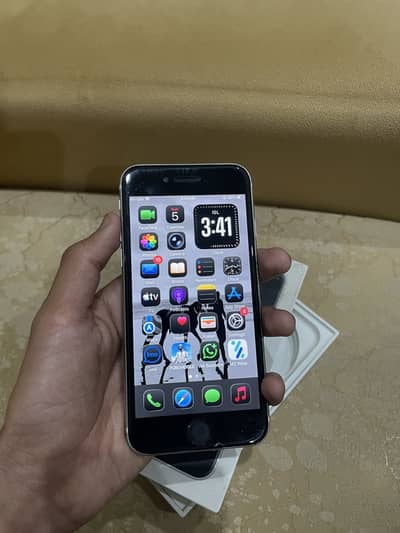Iphone SE 2020 with box condition 10/10