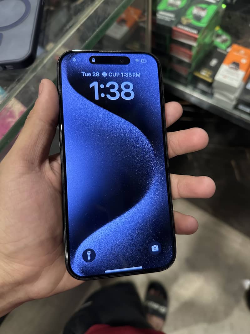 IPHONE 15 PRO 1
