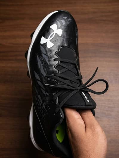 Under Armour black and white cleats in excellent condition