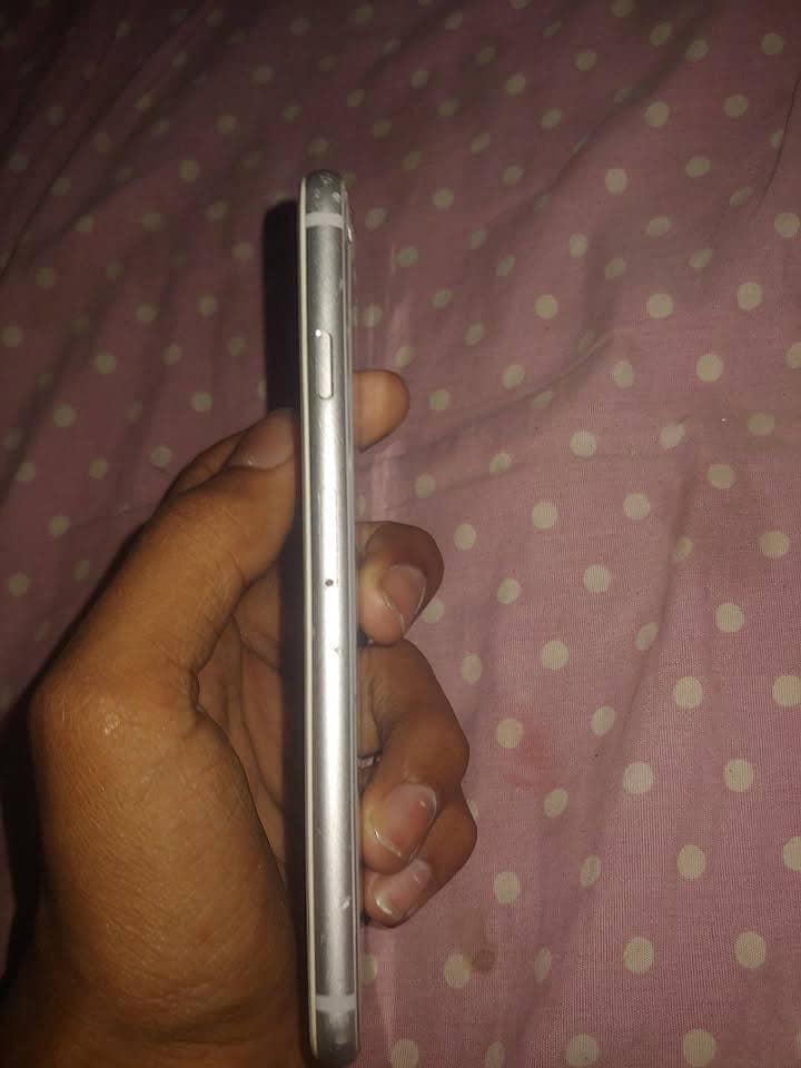 iPhone 8 back brick 0