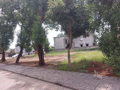 10 Marla Corner Plot Good Location Available For Sale In Bahria Town Lahore