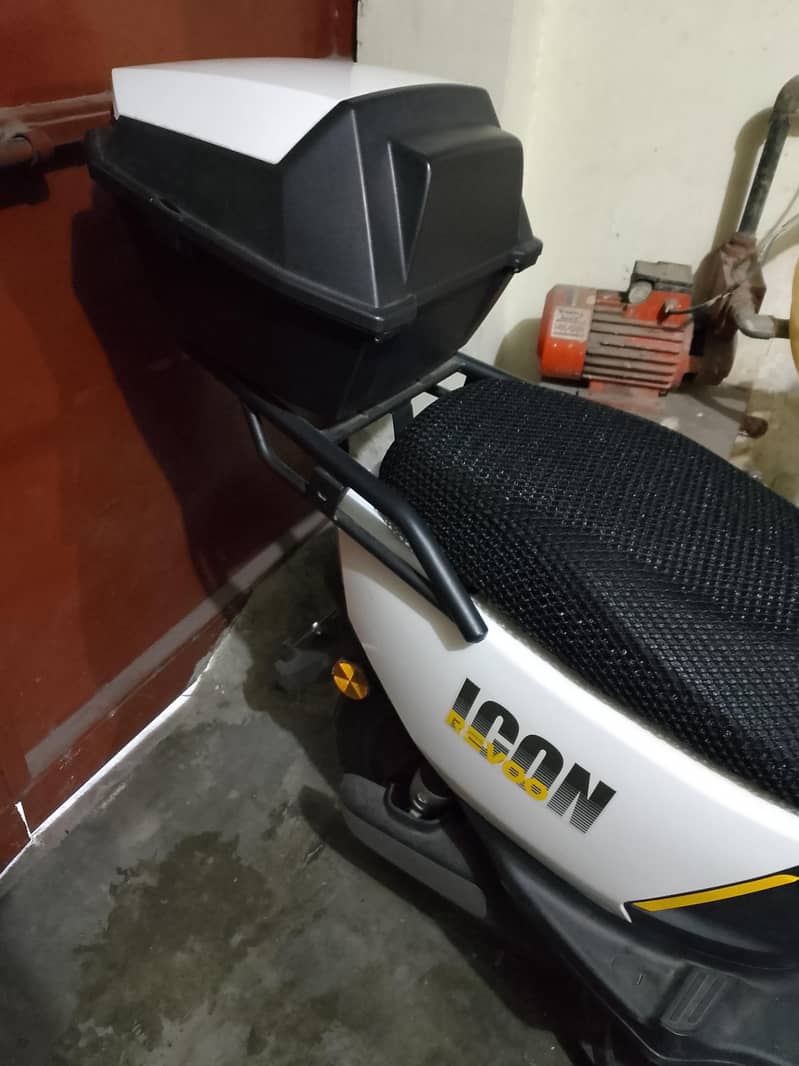 REEVO-0333-4411743 1