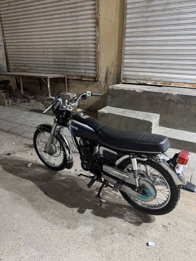 Honda cb 180 in very good condition orignal cb 100 chasis Araya rim