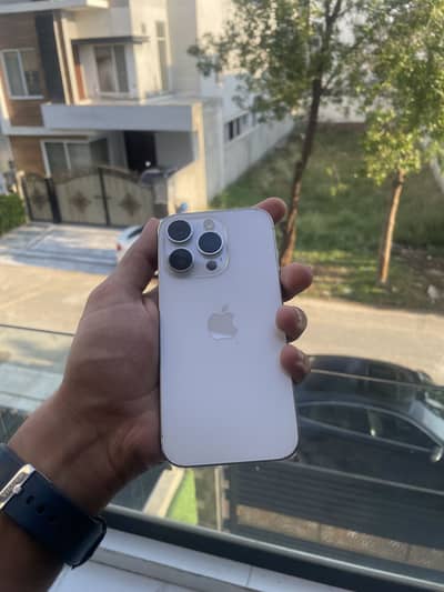 White Colour ,With Box,85 Battery health,128 GB,JV ,Water Pack