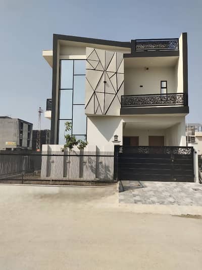 B-17 House Sized 5 Marla For Sale