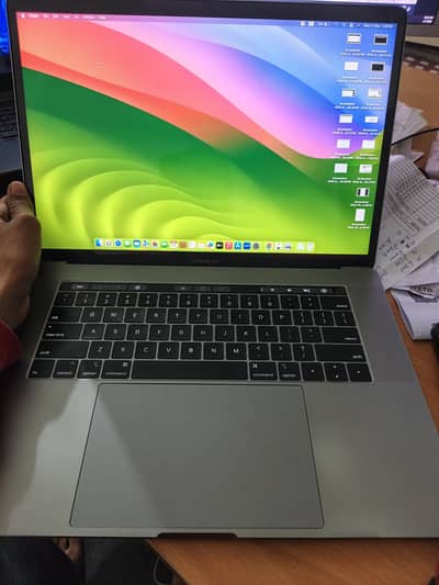 MacBook Pro 15" | Core i9 | 16GB RAM | 1TB SSD | Intel UHD Graphics