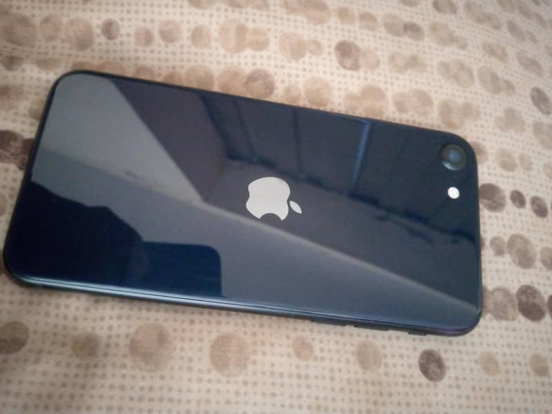 IPHONE SE (3rd generation) 4