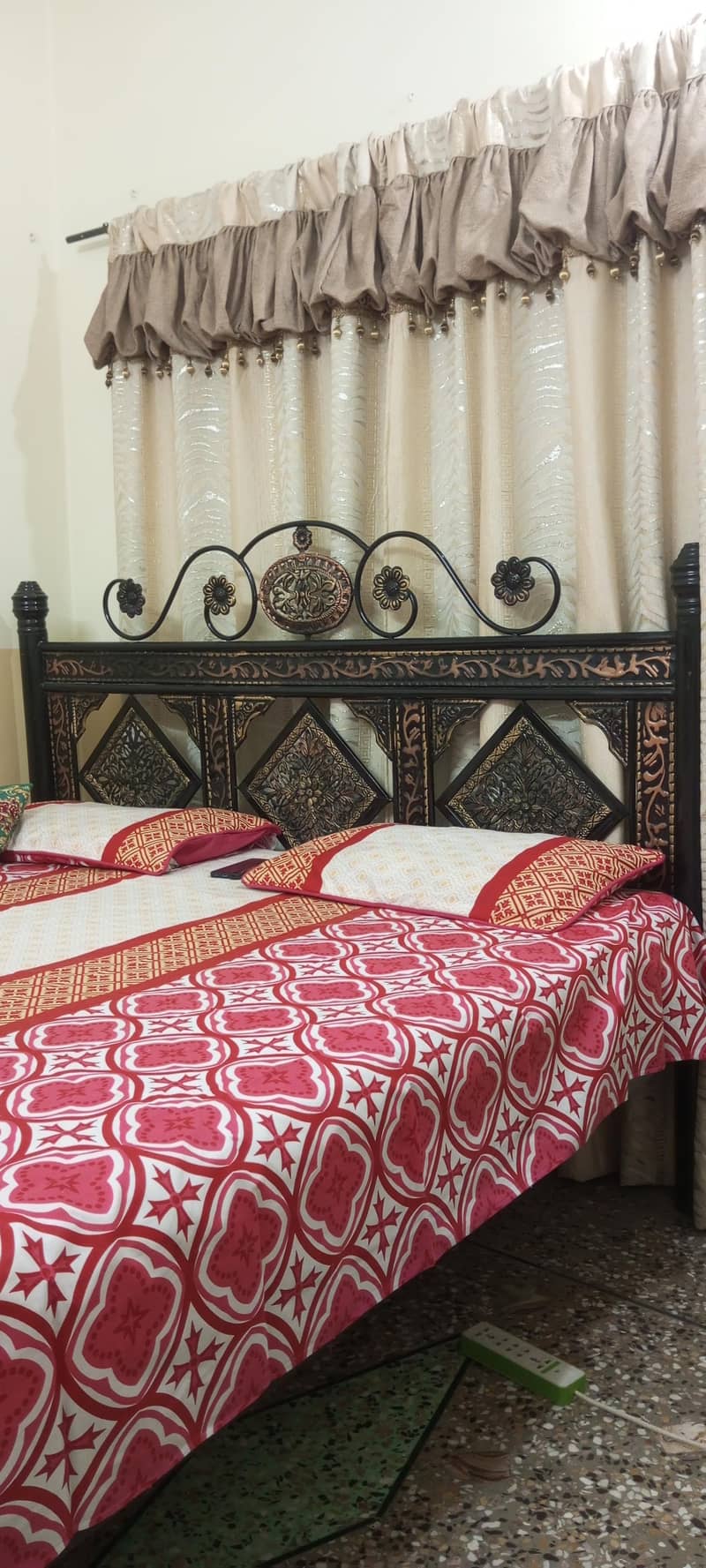 Double bed  king size 0