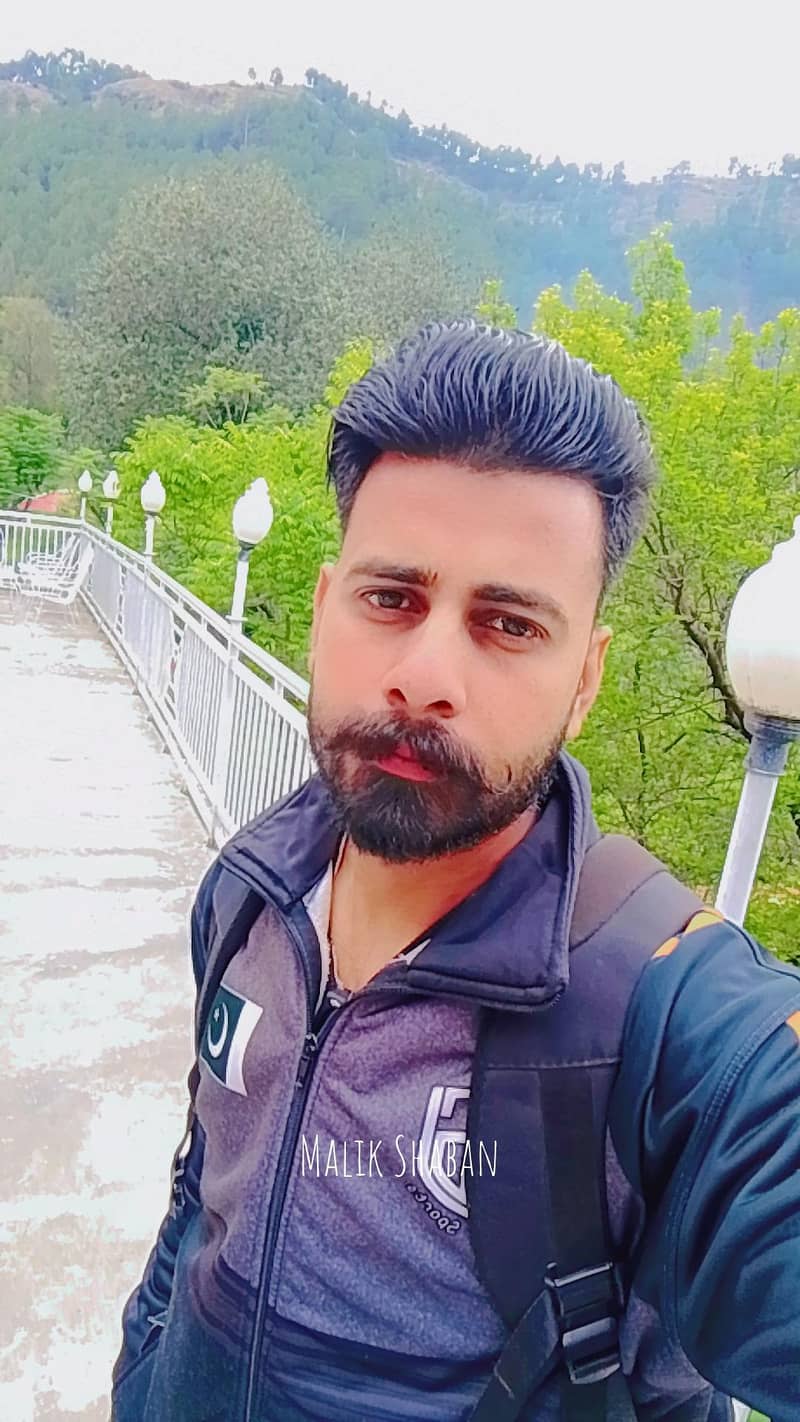 مجھے گارڈ یا ہاٶس بواۓ یاباٸیک راٸیڈرکی جاب چاہٸیے۔ 0