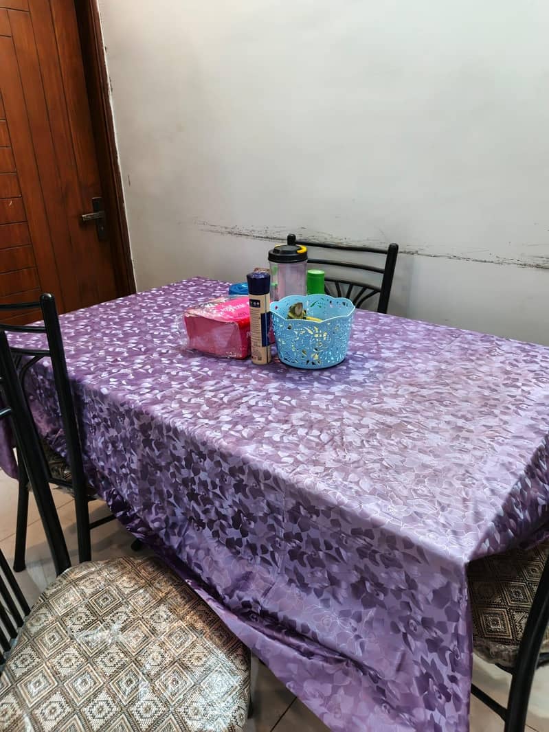 daining table 6 chair's 3