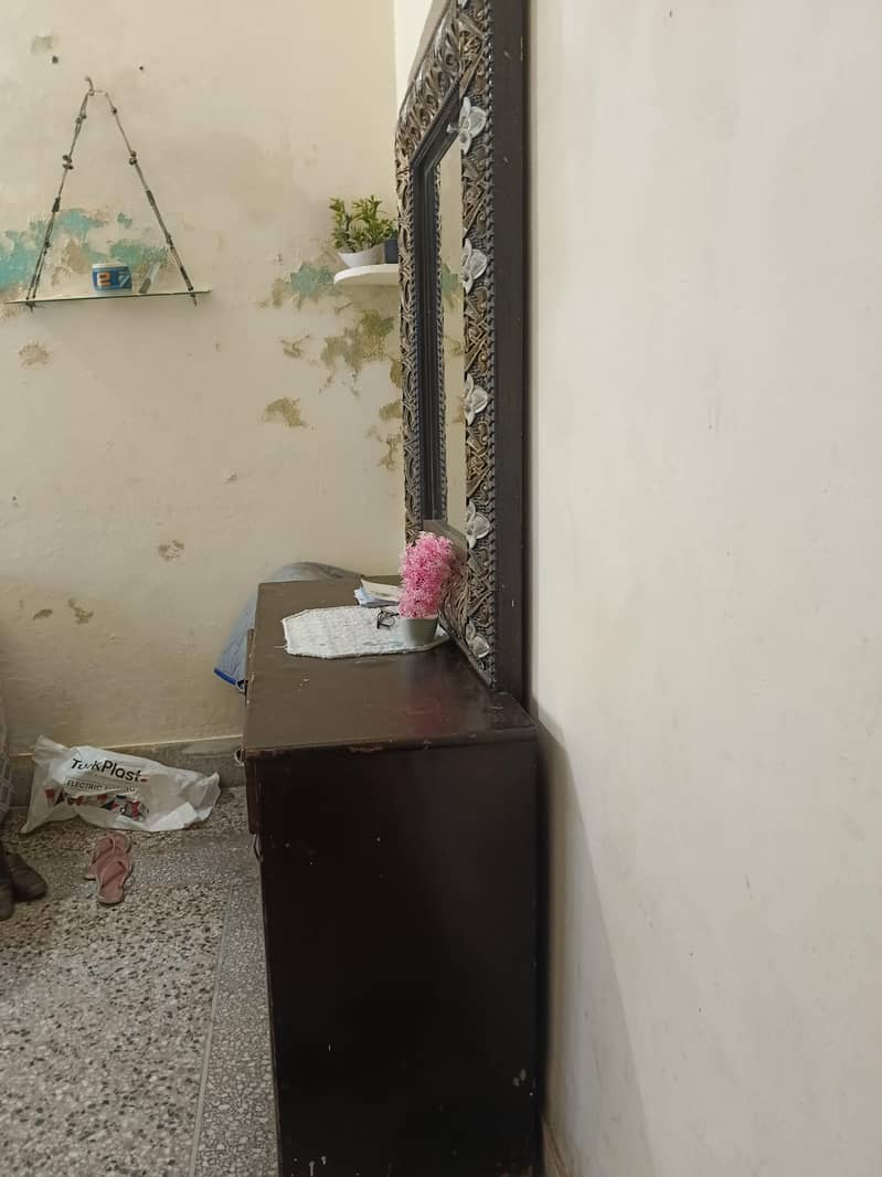 dressing table with mirror 0
