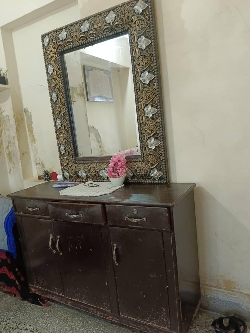 dressing table with mirror 3