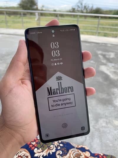 Samsung galaxy A72 with box