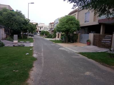 At Central Location Easy Access To 120 Feet Wide Road 5 Marla Plot For Sale