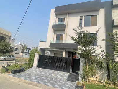 12 Marla Corner House Is For Sale Back Of Main Road Block C Ferozpur Road Lahore