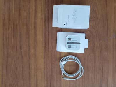 iphone original charger 20 watt ( 03006503389 )