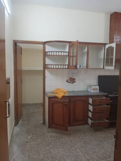 3 Bedrooms & 3 Bathrooms DD Tv Lounge & Kitchen