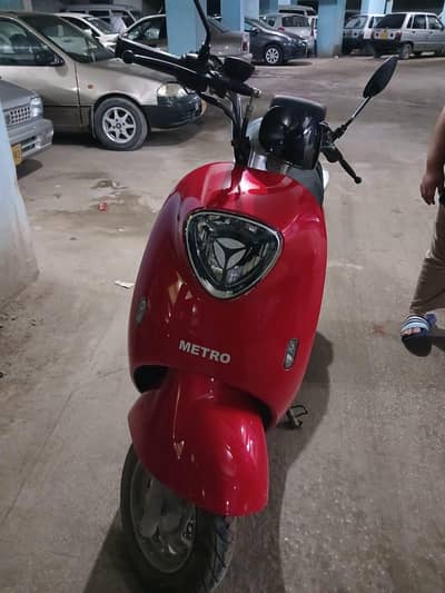 Metro M6 Scooty