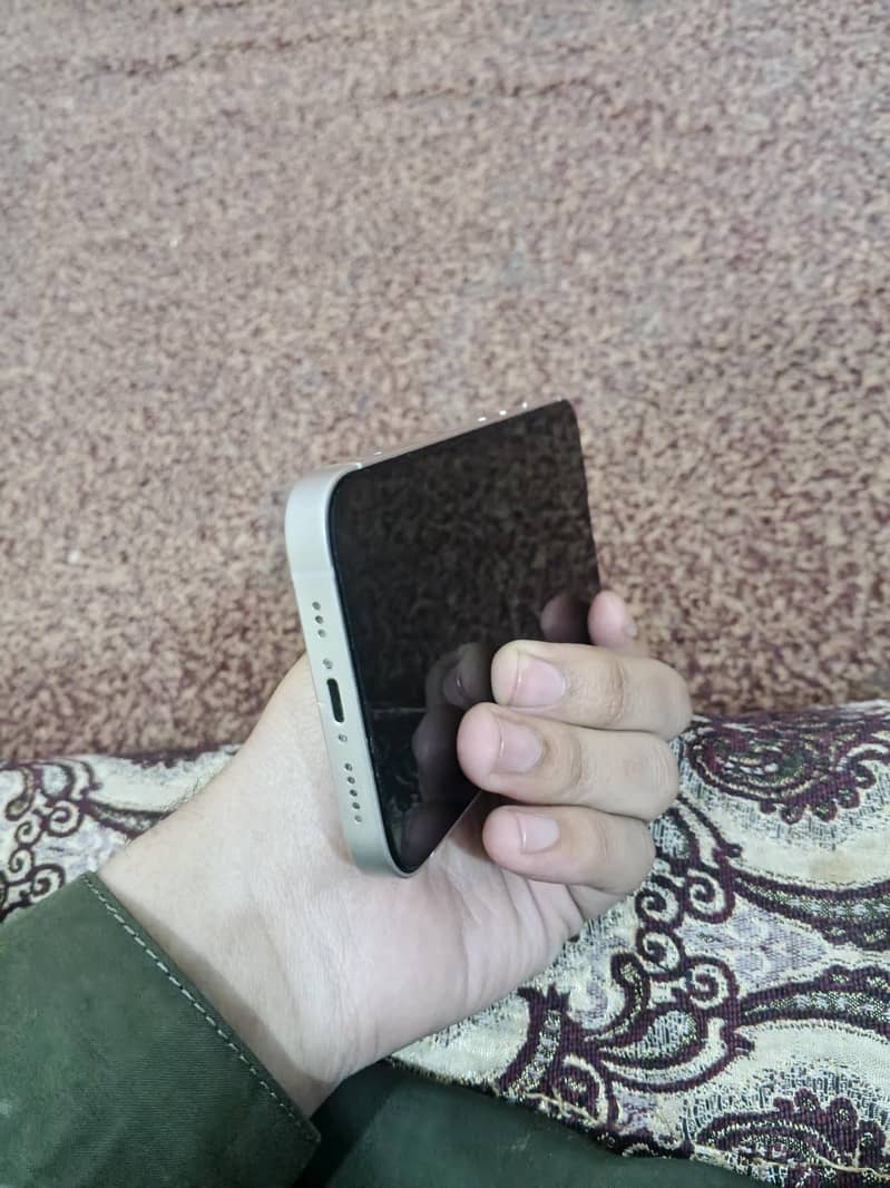 Apple iPhone 13 JV 3