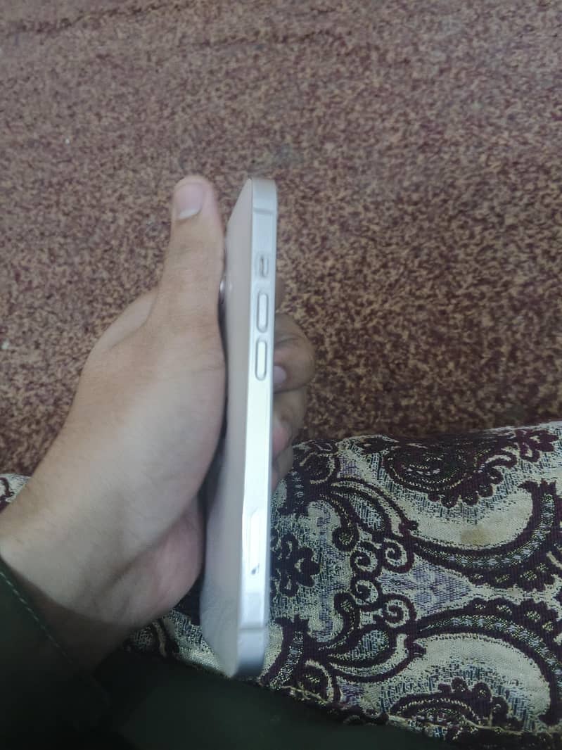 Apple iPhone 13 JV 5
