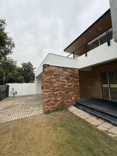 Compact house for rent in F-8