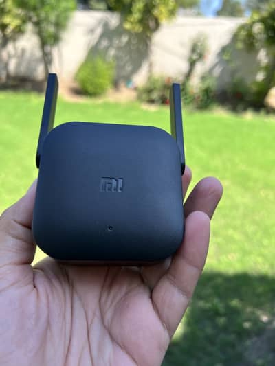 Mi WiFi Extender Pro in excellent condition