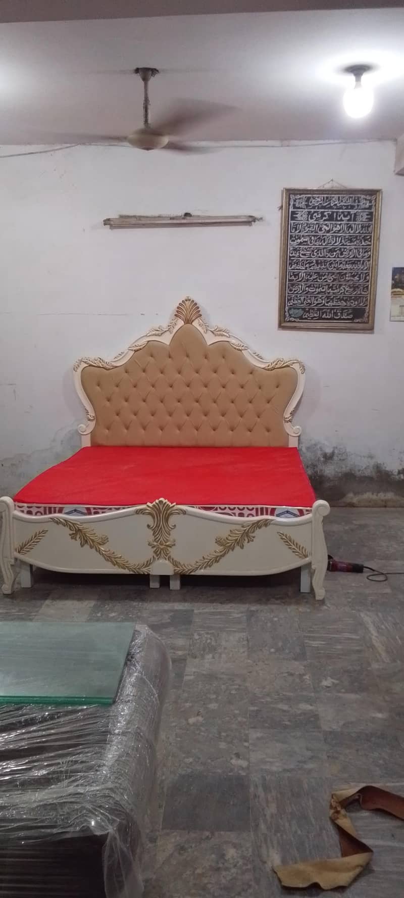 bed with sidetable 0