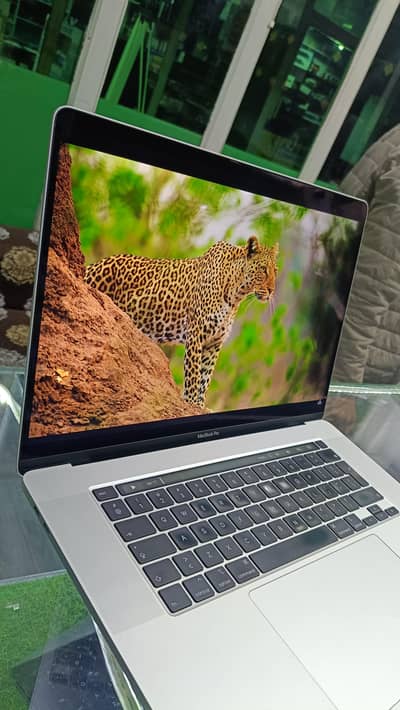 MAc Pro 2019:Core i9::32GB Ram-512ssd-4GB Card-4K 16" Retina-4Hour