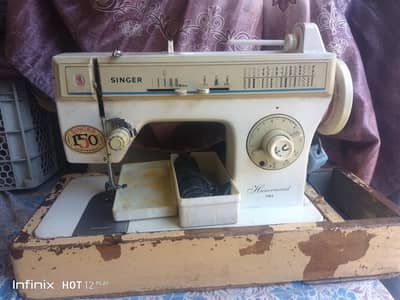 Sewing machine (Singer company) with disks and original motor