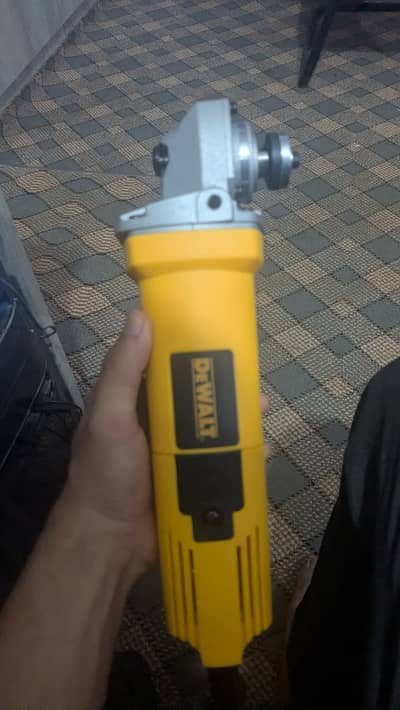 4" Dewalt Angle Grinder 850W With Accessories