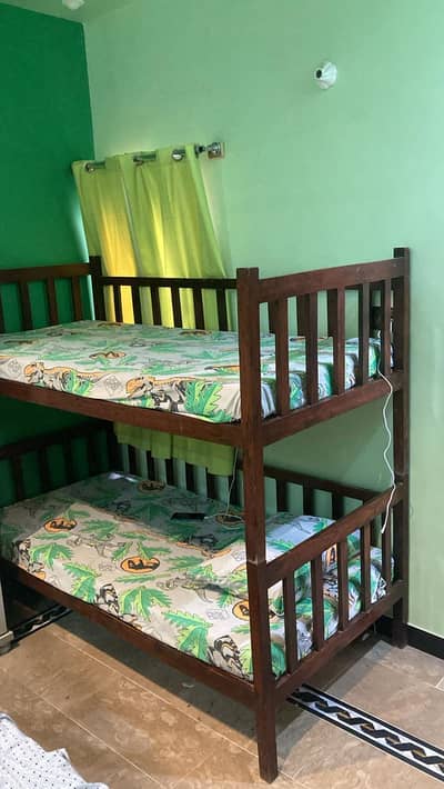 BEST BED HAI APNE USE ME HAI KOI MASLA NHI ACHI LAKRI KA HAI