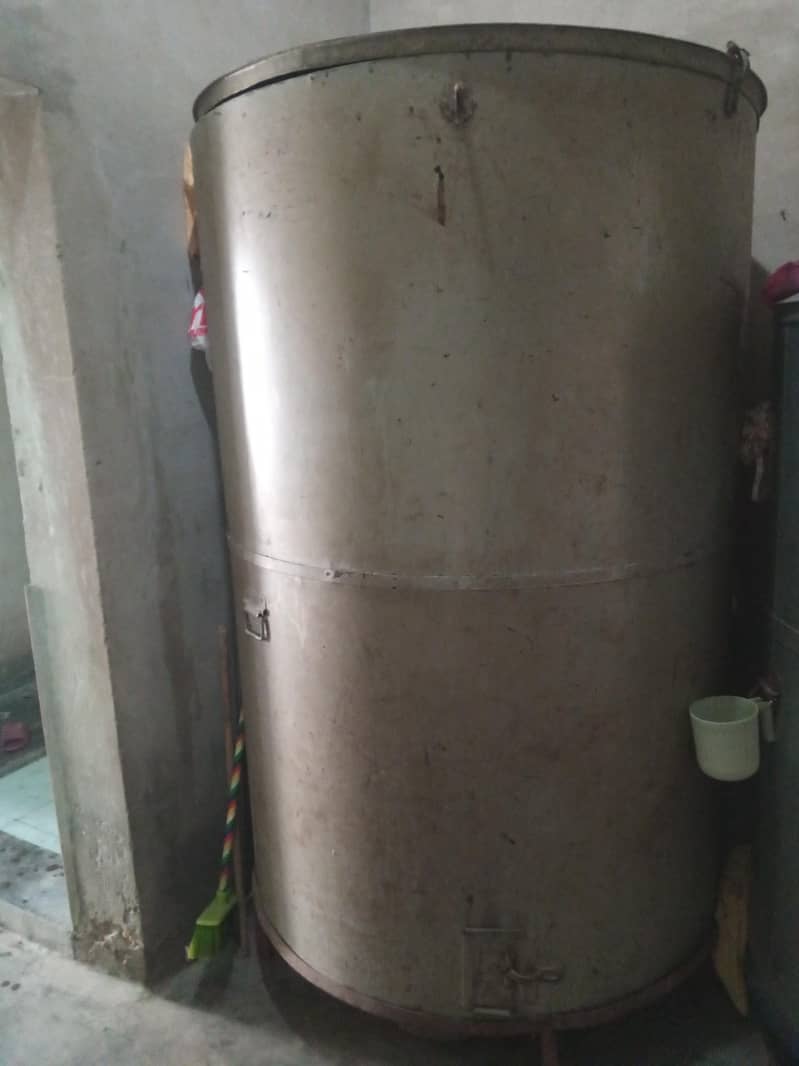 Wheat storage drum 1