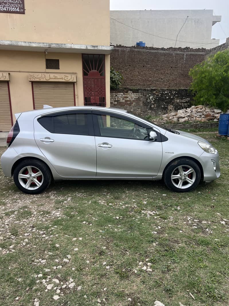 Toyota Aqua  2015/18                   phone03348758712 03358046386 16