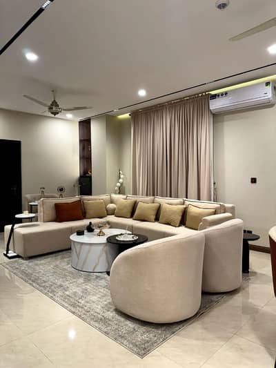 Ground Floor 3 Side Corner On Main Road With 24x7 Lively Area. Lavishly Fully Furnished Office Size 5400 Sq Ft. Suitable For All Trade And Commercial Services. Dem 7 Lacs Per Month.