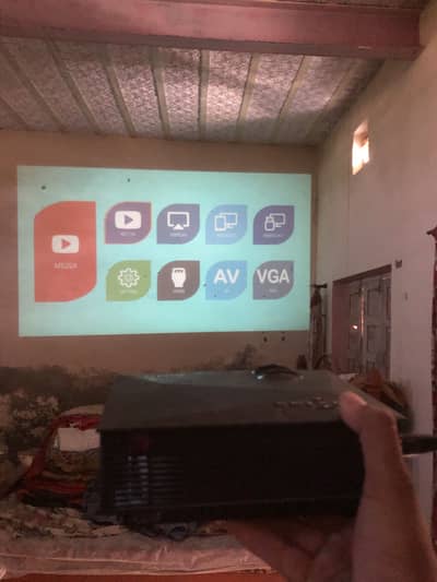 Projector UNIC UC 68