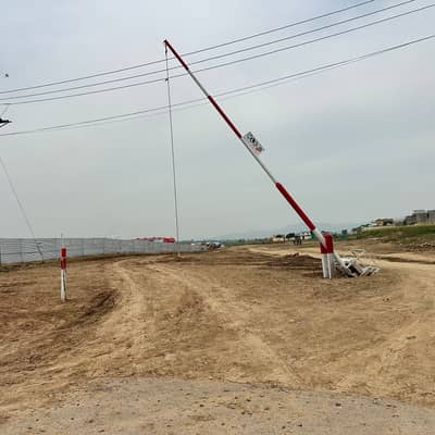 F-14/3 East service Road plot 40x80 available for sale