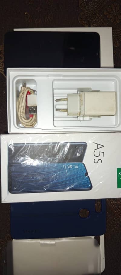 Oppo A5s 4/64 with Charger