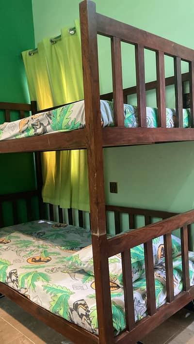 KUCH TIME HUA HAI USE KARTE HUE BEST CONDITION ME HAI