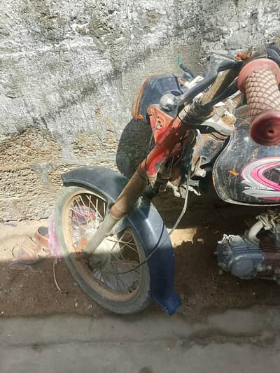 engine ok hy chalti howi bike hy